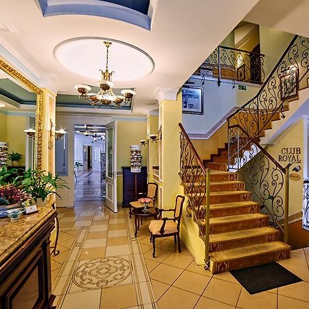 Villa Royal ออสทรุฟ วีแยลคอพพอลสกี ภายนอก รูปภาพ