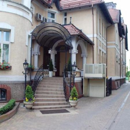 Villa Royal ออสทรุฟ วีแยลคอพพอลสกี ภายนอก รูปภาพ