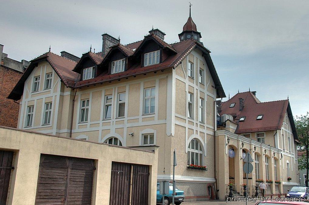 Villa Royal ออสทรุฟ วีแยลคอพพอลสกี ภายนอก รูปภาพ