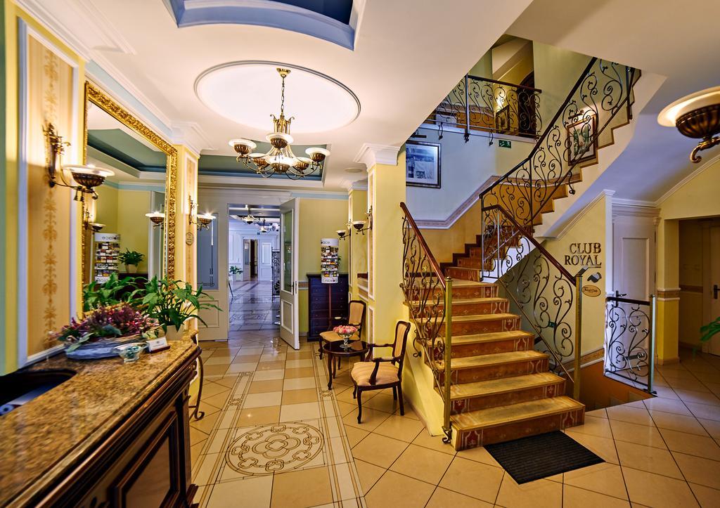 Villa Royal ออสทรุฟ วีแยลคอพพอลสกี ภายนอก รูปภาพ