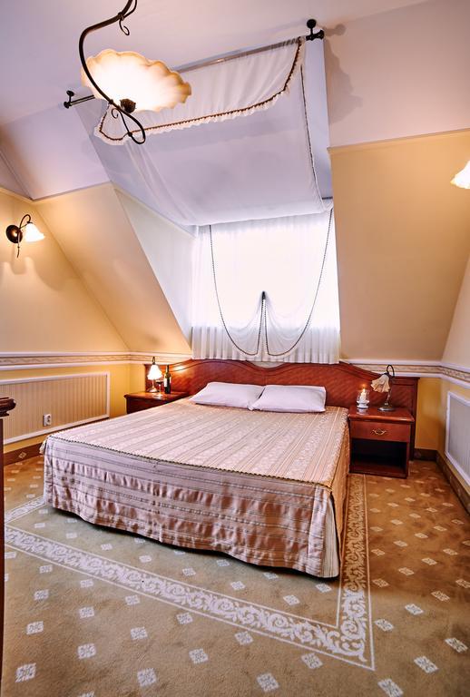 Villa Royal ออสทรุฟ วีแยลคอพพอลสกี ภายนอก รูปภาพ