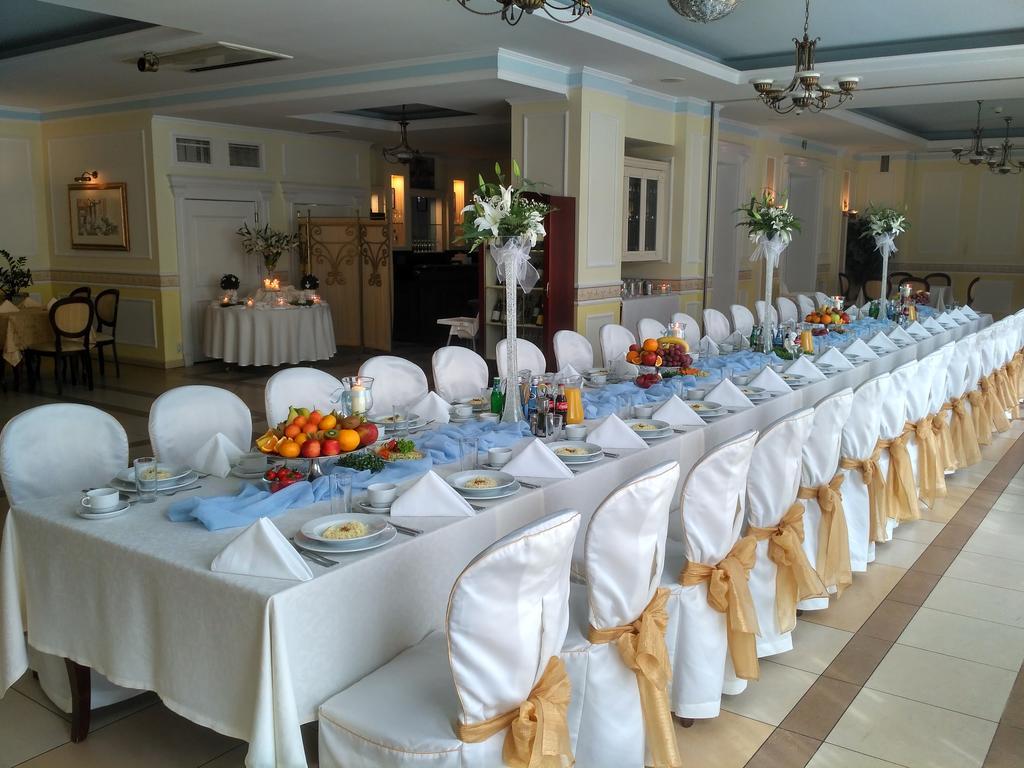 Villa Royal ออสทรุฟ วีแยลคอพพอลสกี ภายนอก รูปภาพ