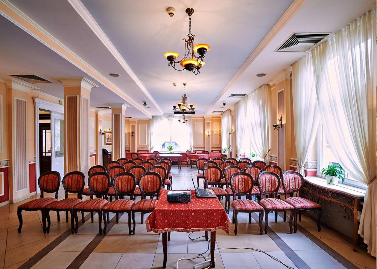 Villa Royal ออสทรุฟ วีแยลคอพพอลสกี ภายนอก รูปภาพ