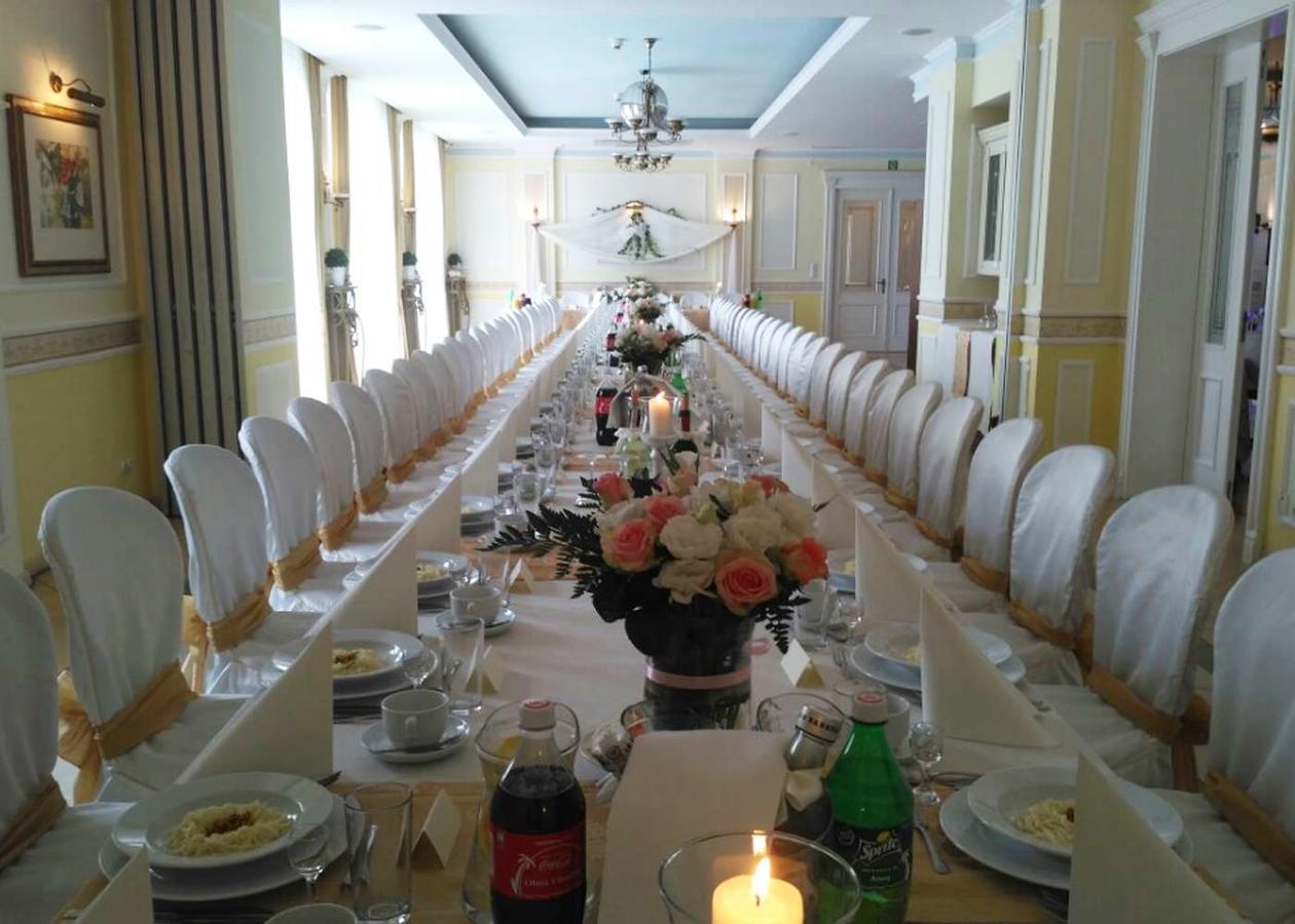Villa Royal ออสทรุฟ วีแยลคอพพอลสกี ภายนอก รูปภาพ