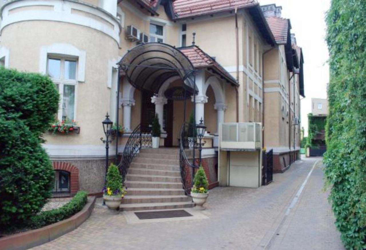 Villa Royal ออสทรุฟ วีแยลคอพพอลสกี ภายนอก รูปภาพ